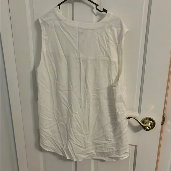 Torrid White Sleeveless Relaxed Blouse- NWT - Picture 9 of 11